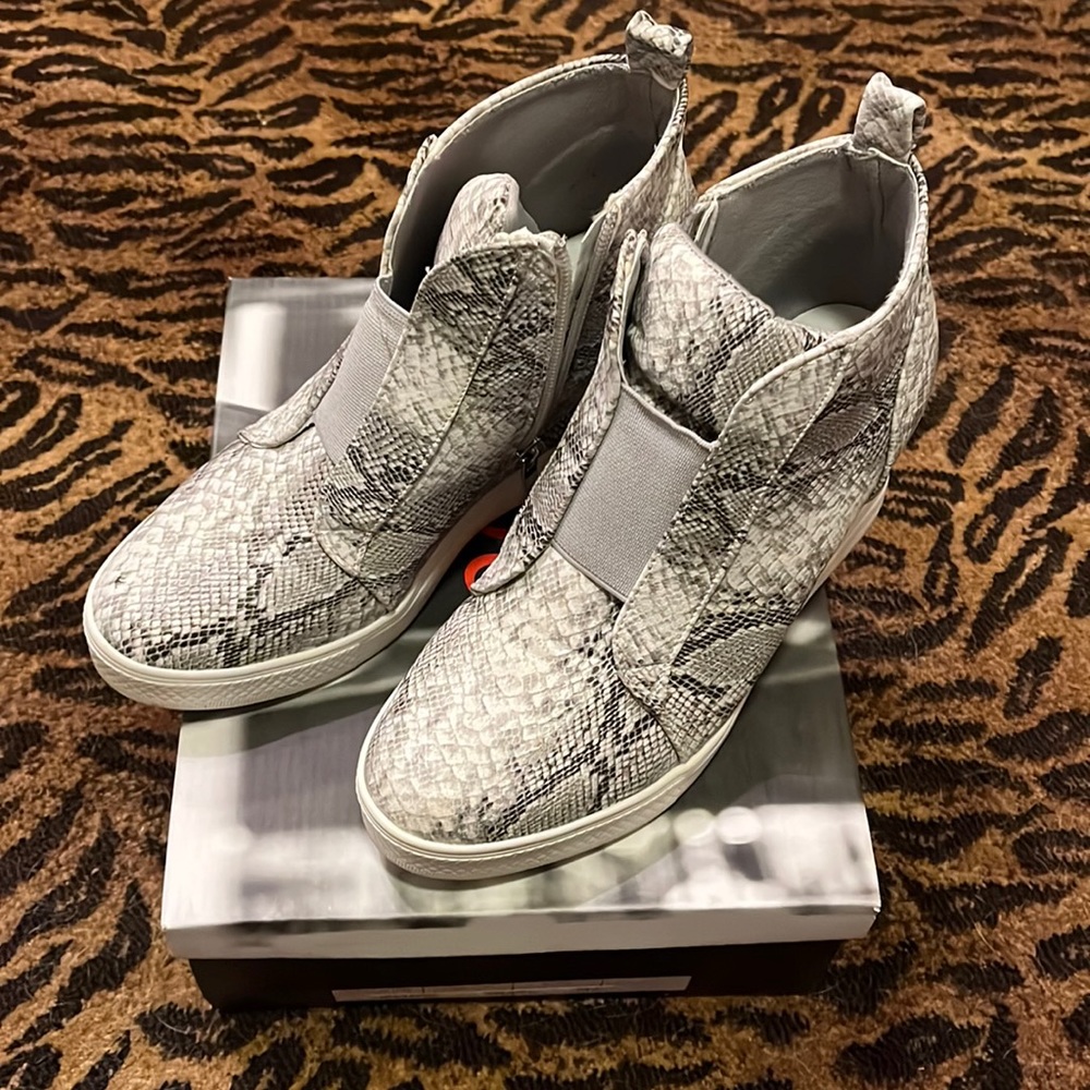 Zoey Snake Print Wedge t-shoe